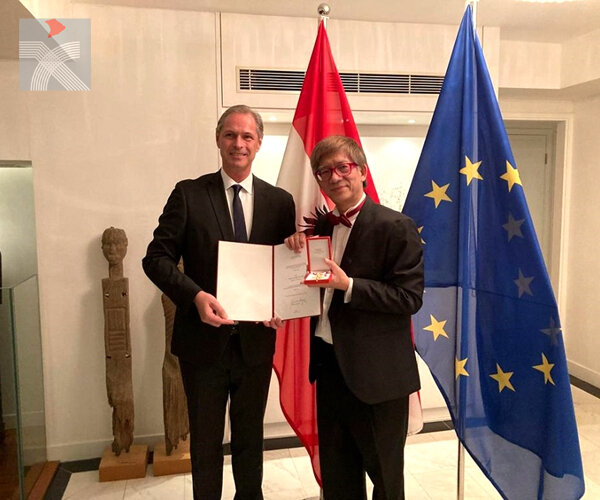  港產國際知名指揮家麥家樂獲頒授「奧地利共和國金級榮譽勳章」