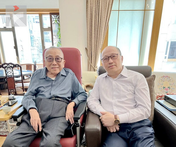  香港中聯辦主任鄭雁雄探望著名書畫家黃君實