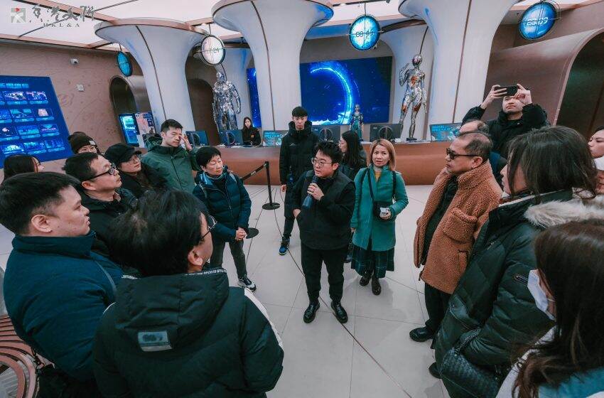 「香港發展中外文化藝術交流中心藝術行政人才培訓班 2024」赴首鋼園區參觀考察
