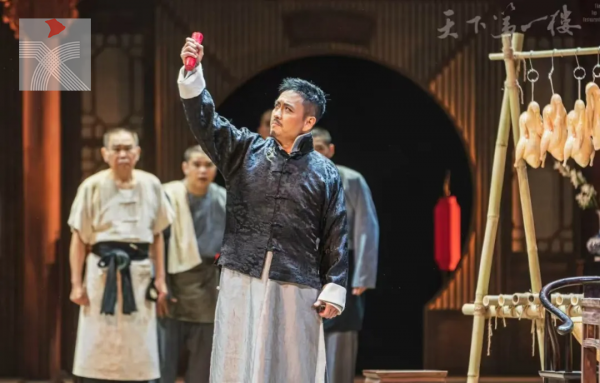 港版話劇《天下第一樓》：一次成功的跨文化移植