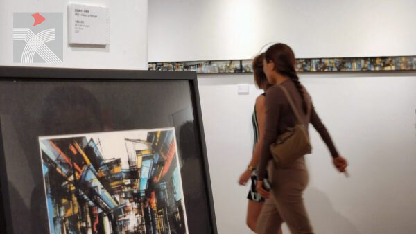 何紀嵐個展「寫意一黑」 剛柔墨線構建都市印象