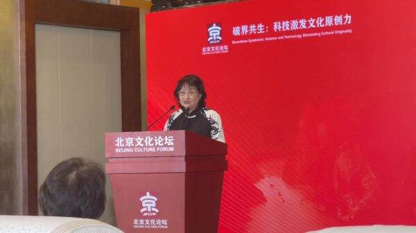 何冀平望自己的創作可成為兩地文化交流的橋樑