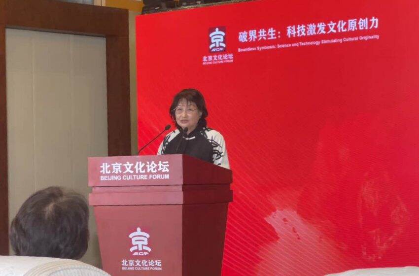  何冀平望自己的創作可成為兩地文化交流的橋樑