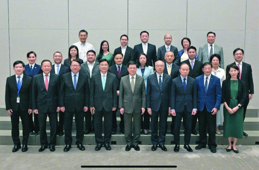  鄺美雲：家國共奮進